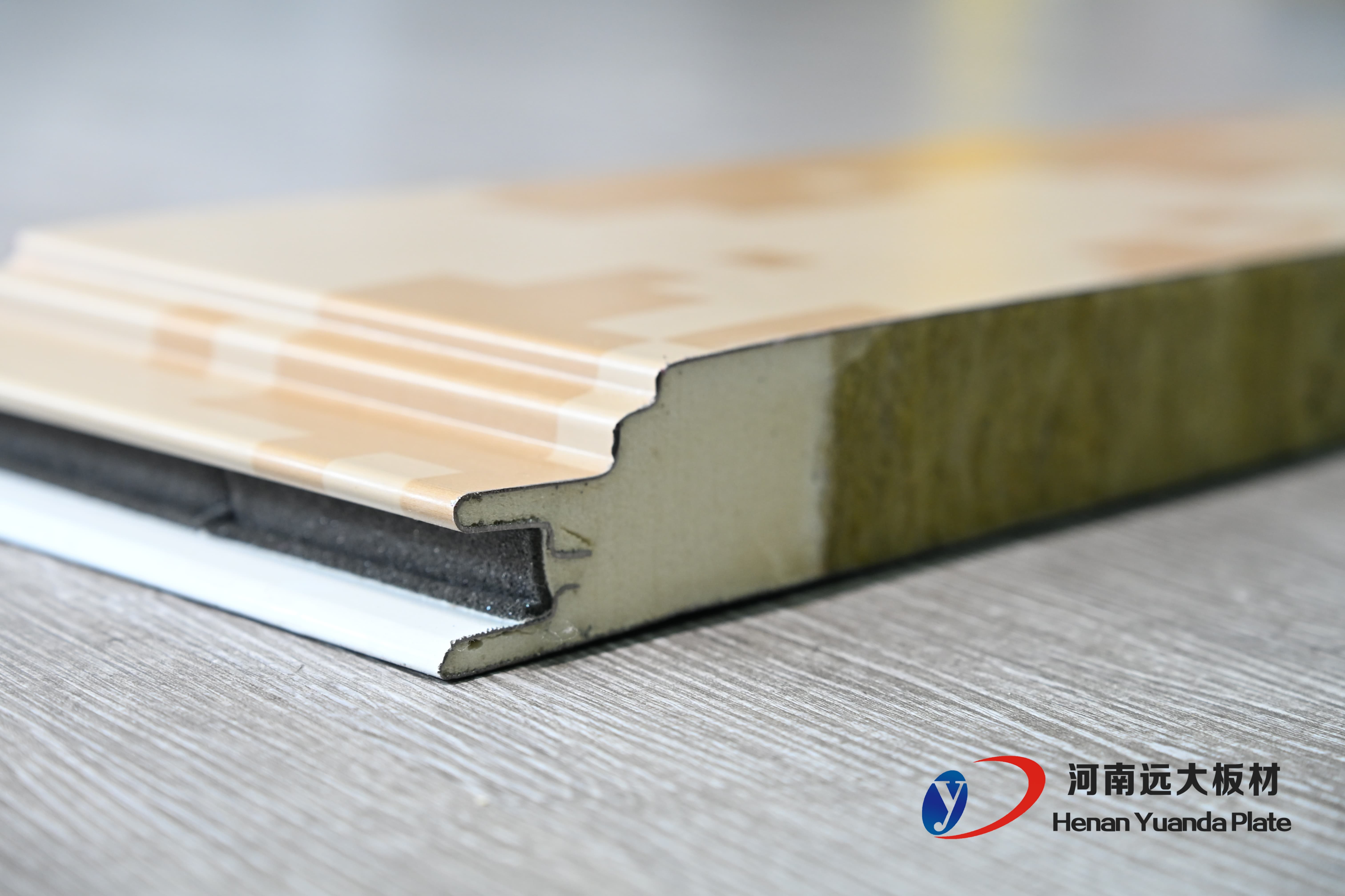 解決傳統(tǒng)巖棉板痛點！河南遠大聚氨酯封邊巖棉板為建筑外墻注入“強心劑”(圖1)