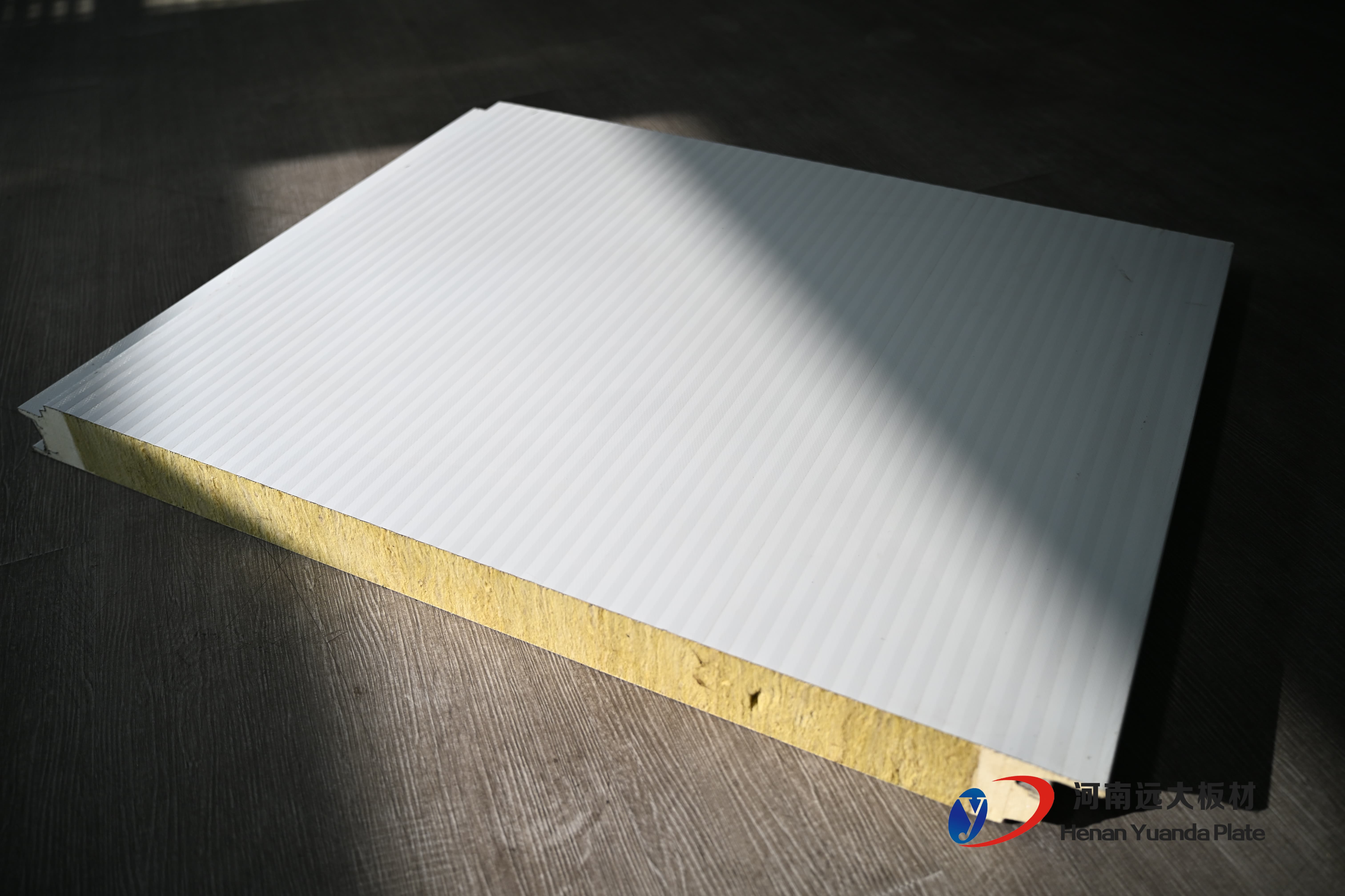 解決傳統(tǒng)巖棉板痛點！河南遠大聚氨酯封邊巖棉板為建筑外墻注入“強心劑”(圖2)