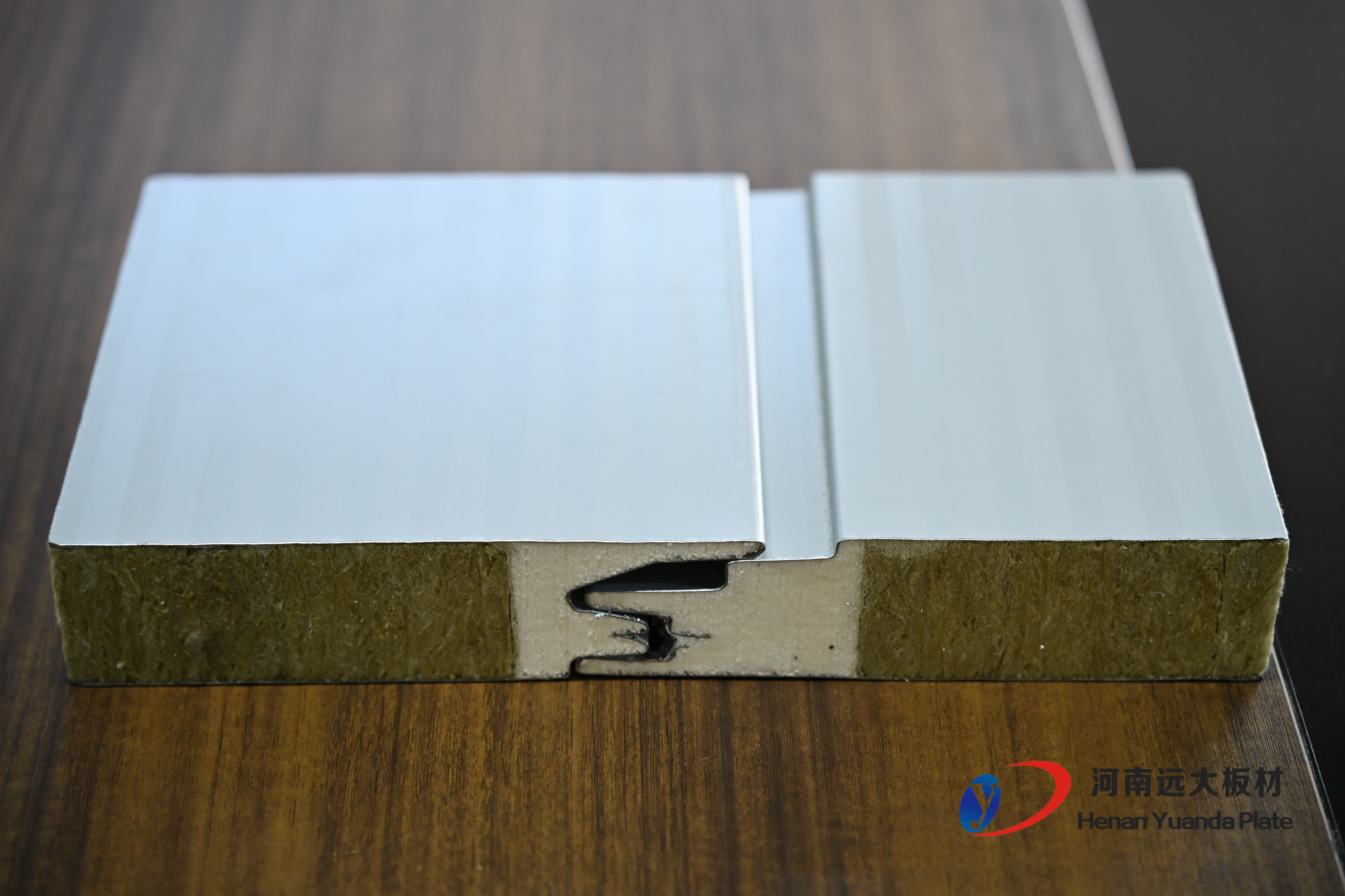 選擇困難癥？聚氨酯夾芯板“三招”教您辨別優(yōu)劣(圖1)