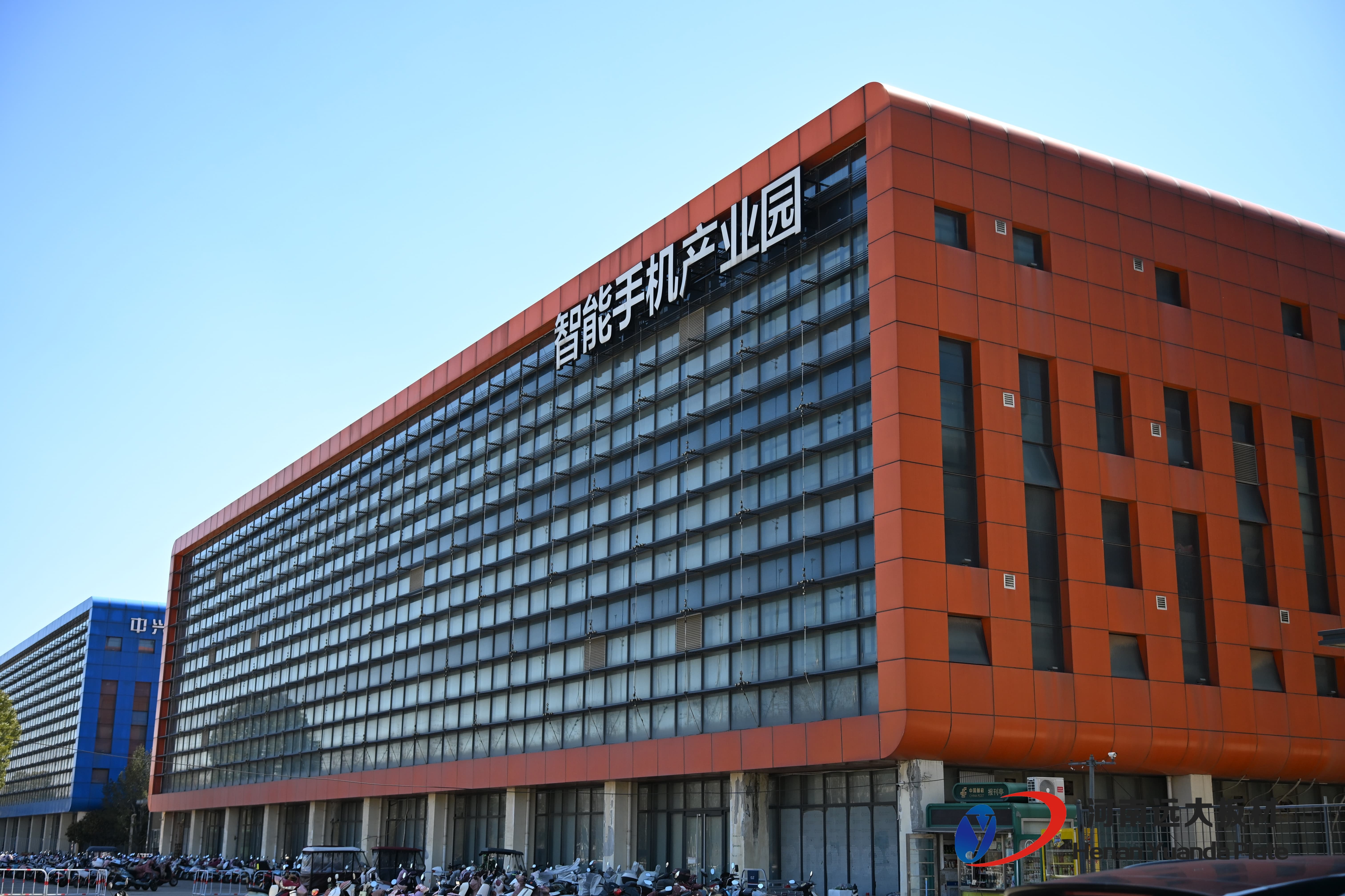 從原理到應(yīng)用：全面剖析聚氨酯封邊巖棉板的防火與保溫性能——河南遠大板材匠心之作(圖1)