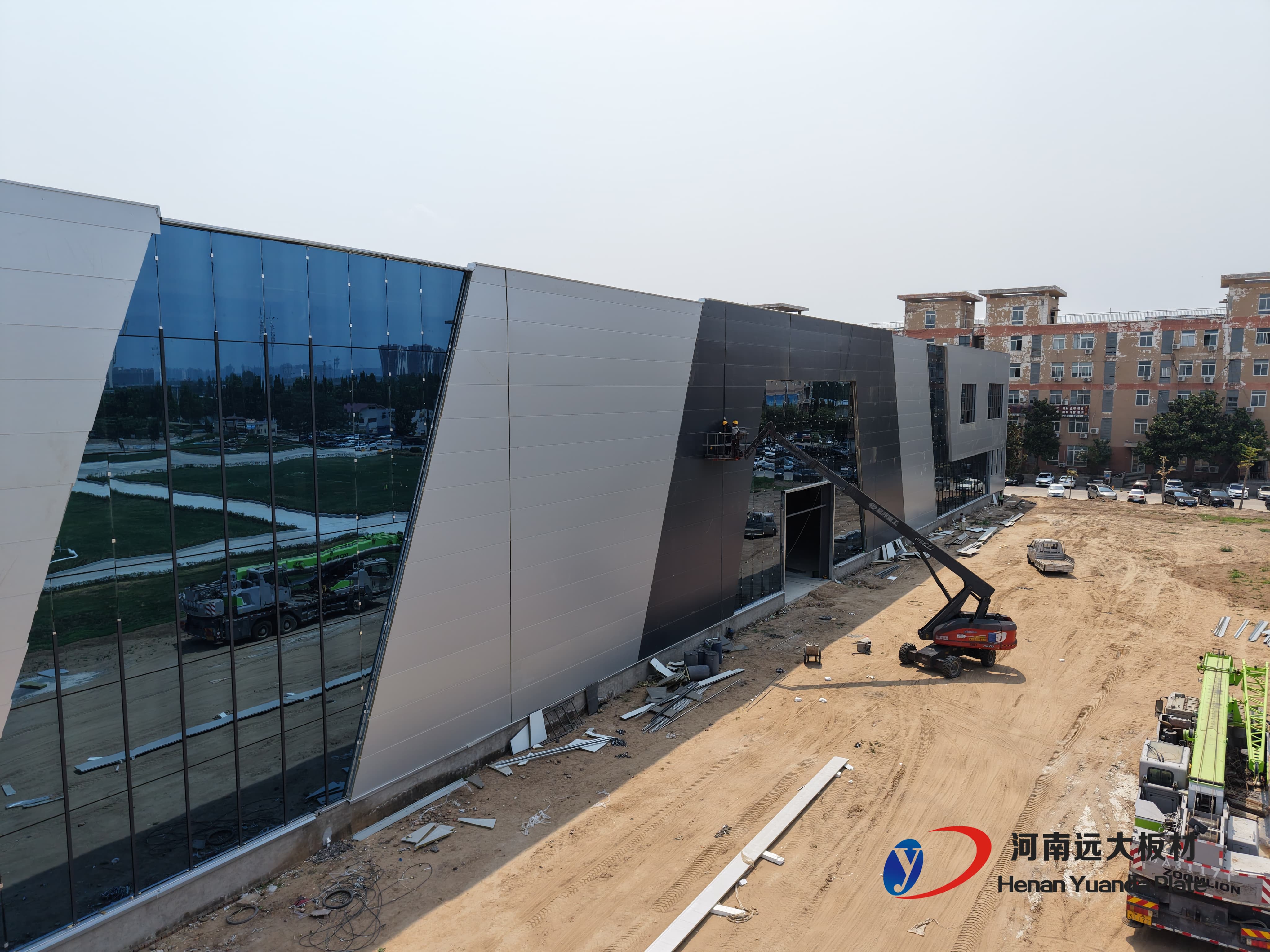 傳統(tǒng)板材VS聚氨酯夾芯板：在建筑效率與能耗上，差距竟然這么大！