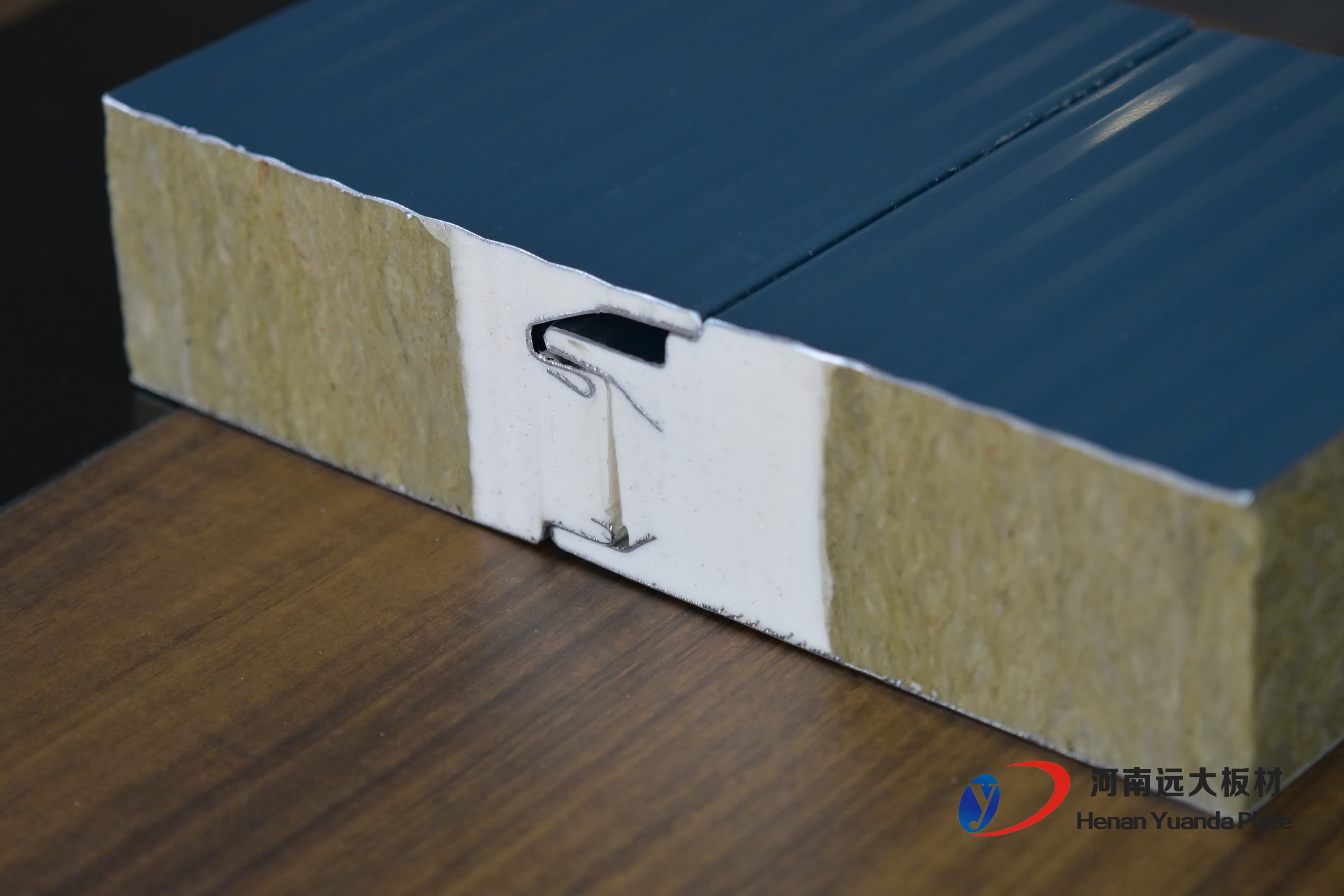 傳統(tǒng)板材VS聚氨酯夾芯板：在建筑效率與能耗上，差距竟然這么大！(圖2)