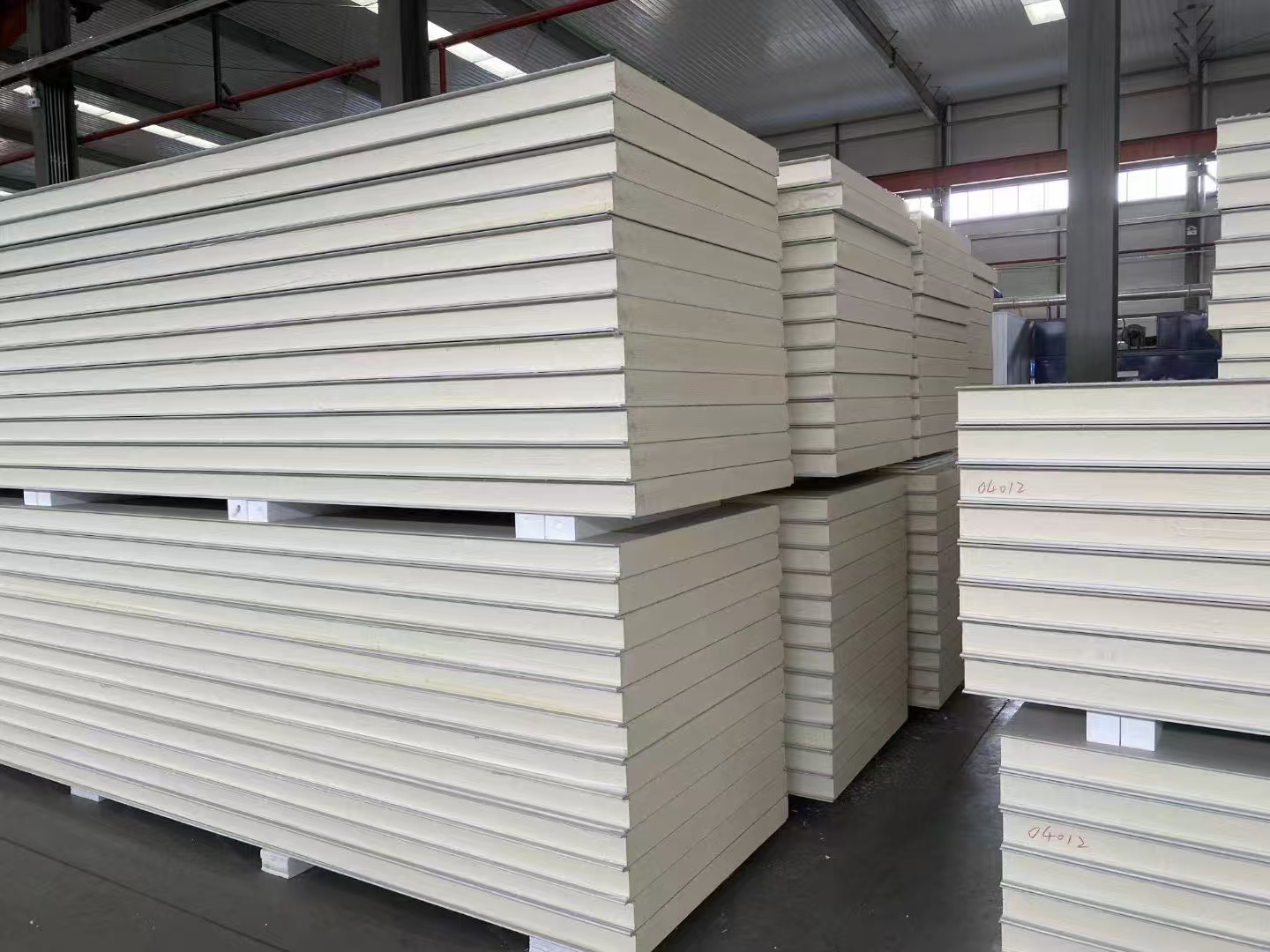 聚氨酯冷庫板：高效保溫，守護冷鏈安全的優(yōu)選材料(圖2)